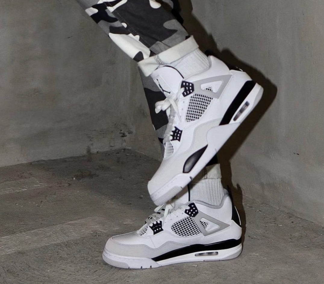  Les baskets Air Jordan 4 offrent un style iconique et une performance remarquable.

leur design distinctif pas cher. le moin cher. 