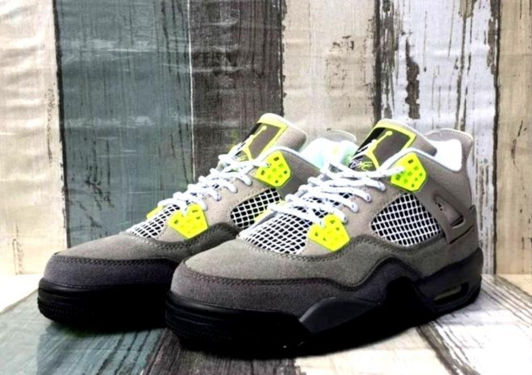  Les baskets Air Jordan 4 offrent un style iconique et une performance remarquable.

leur design distinctif pas cher. le moin cher. 
