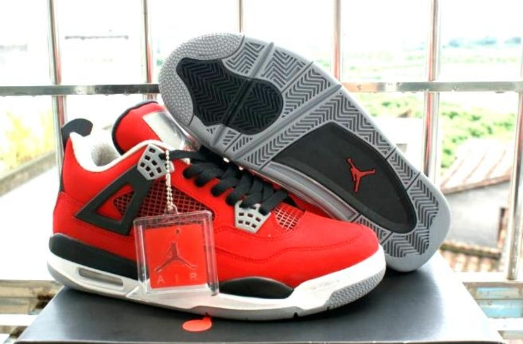  Les baskets Air Jordan 4 offrent un style iconique et une performance remarquable.

leur design distinctif pas cher. le moin cher. 
