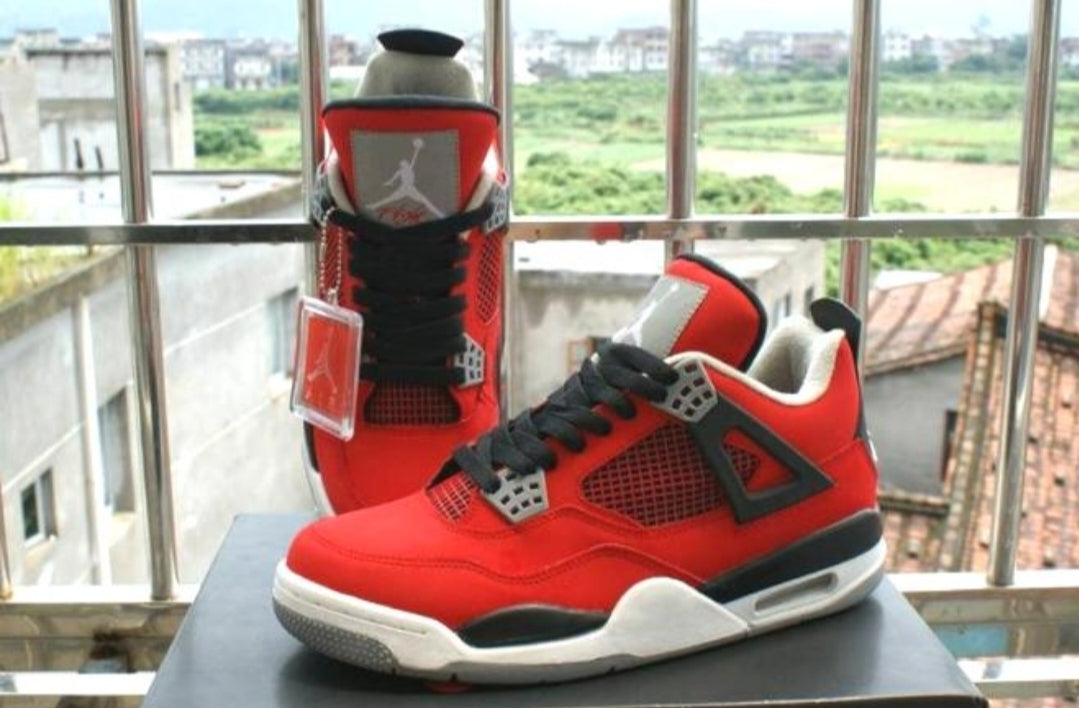  Les baskets Air Jordan 4 offrent un style iconique et une performance remarquable.

leur design distinctif pas cher. le moin cher. 