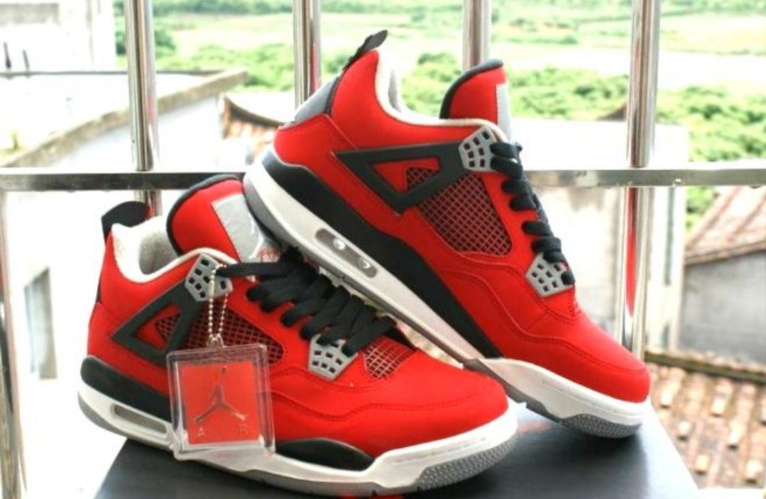  Les baskets Air Jordan 4 offrent un style iconique et une performance remarquable.

leur design distinctif pas cher. le moin cher. 